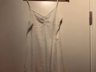 Top fra Charmelle i råhvid