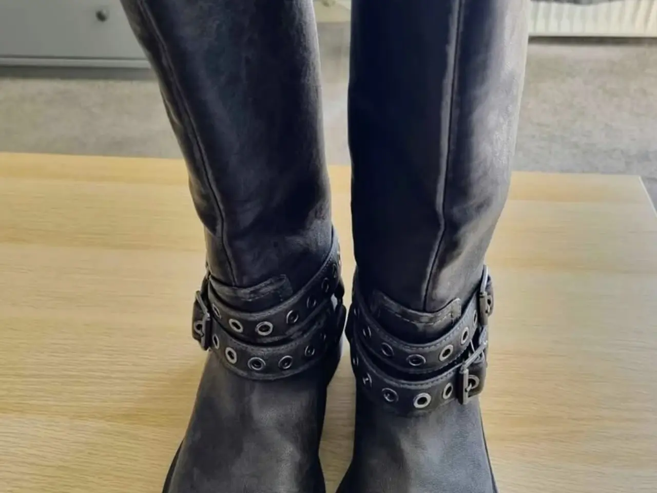 Billede 14 - Bershka helårs biker støvler, sort stonewash look