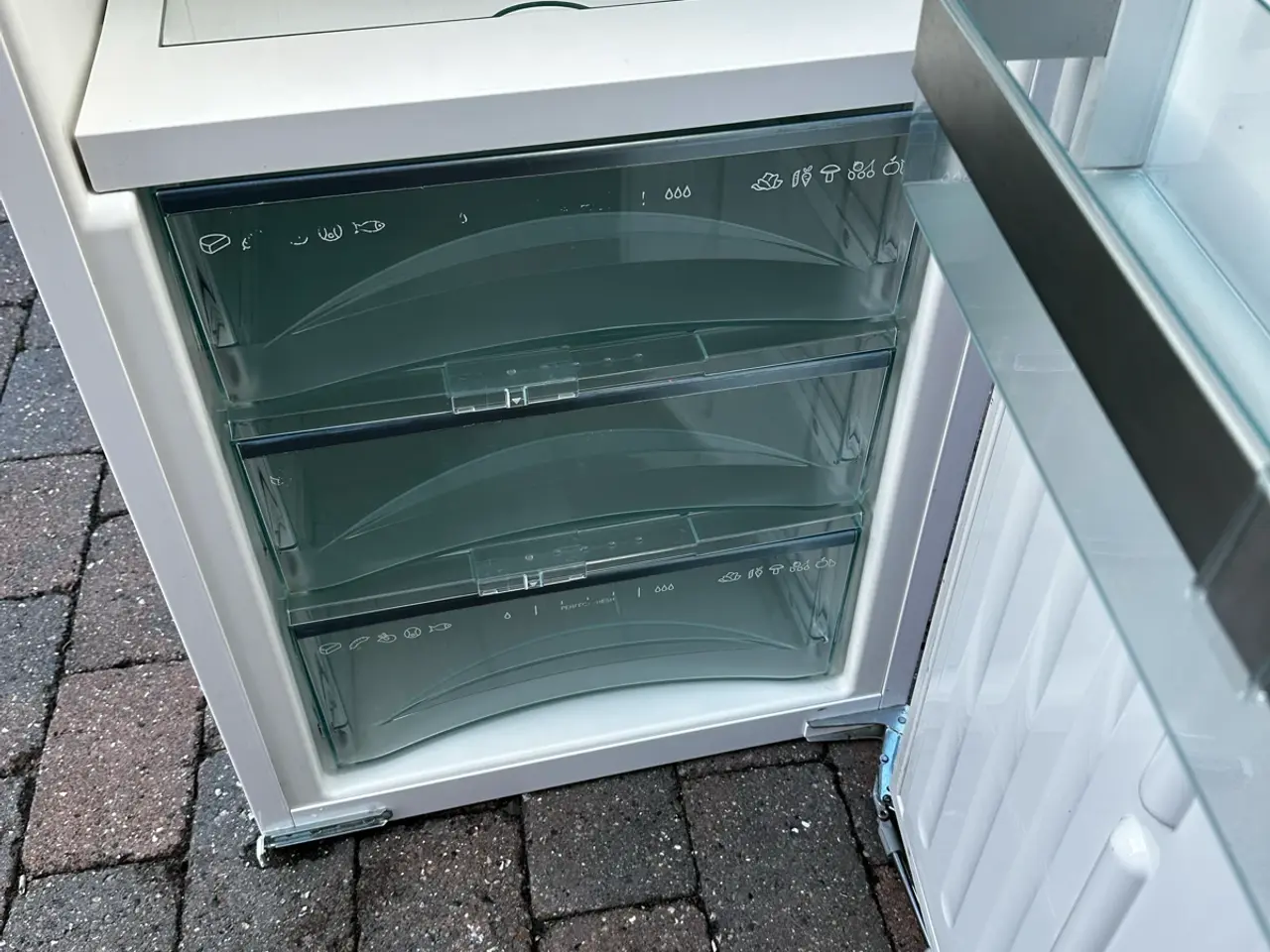 Billede 9 - Miele indbygningskøleskab klar til brug.