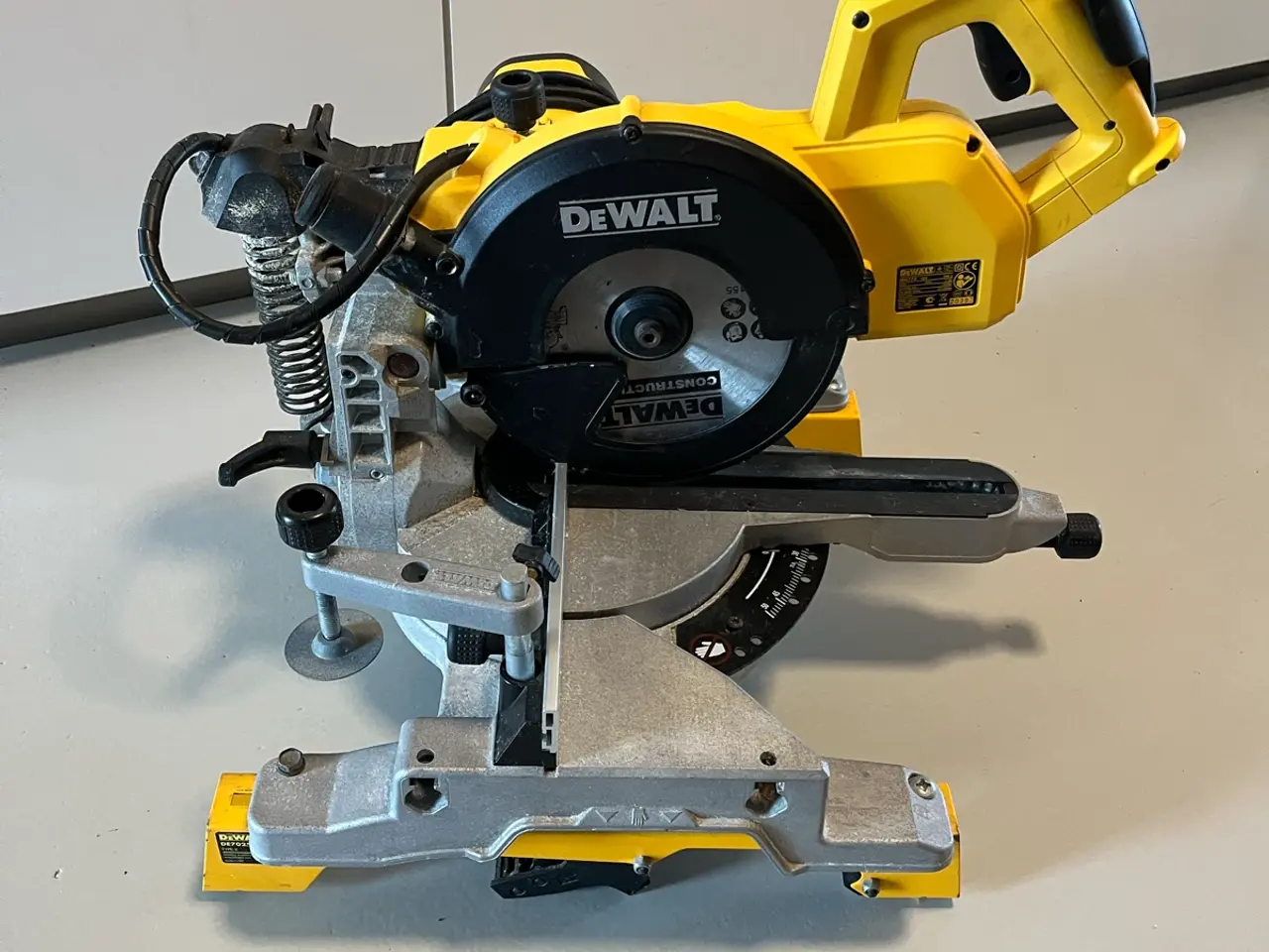 Billede 1 - DeWalt DW 770 kap/geringssav