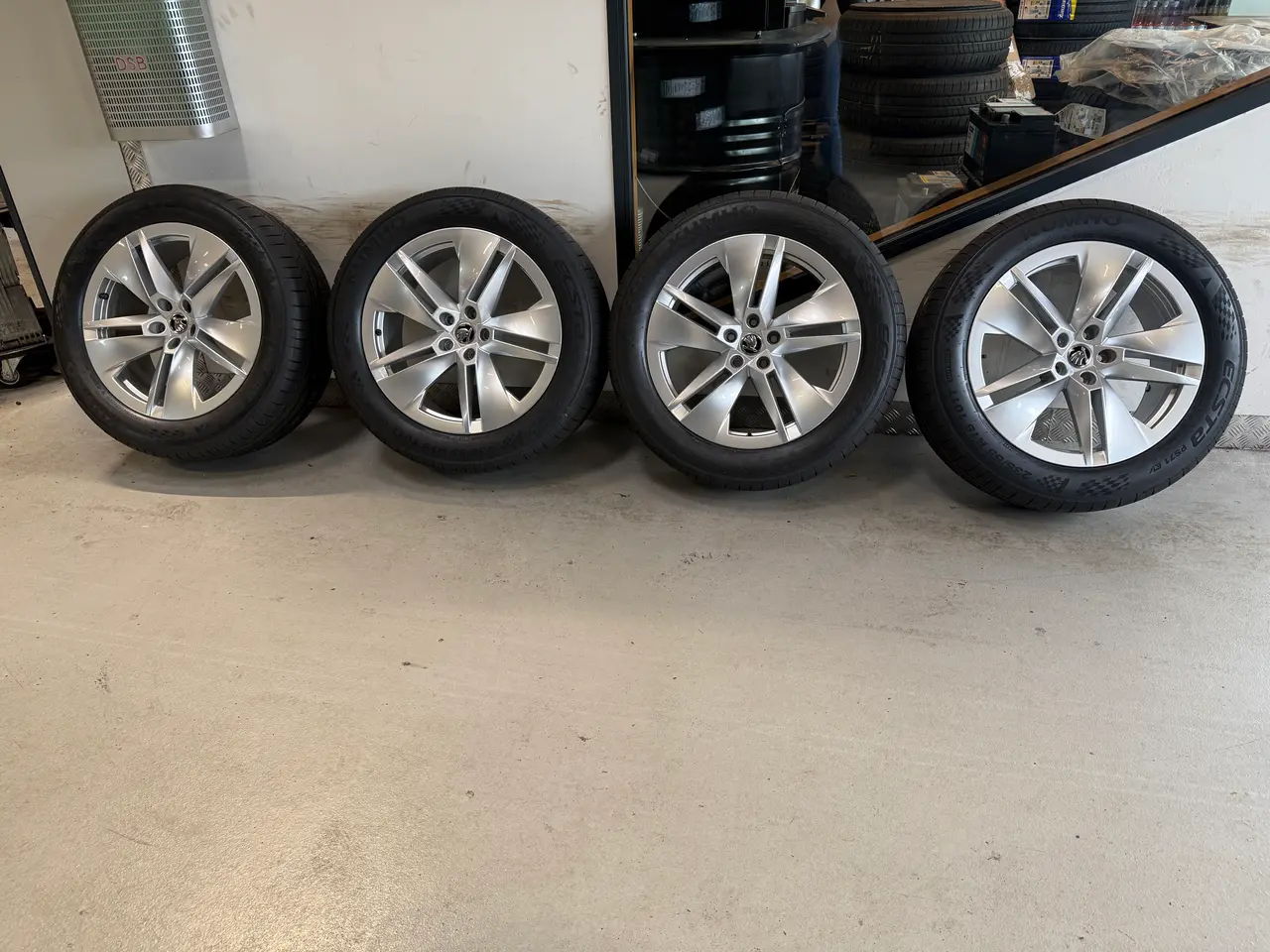 Billede 1 - Originale 19” Skoda enyaq fælge med sommerdæk