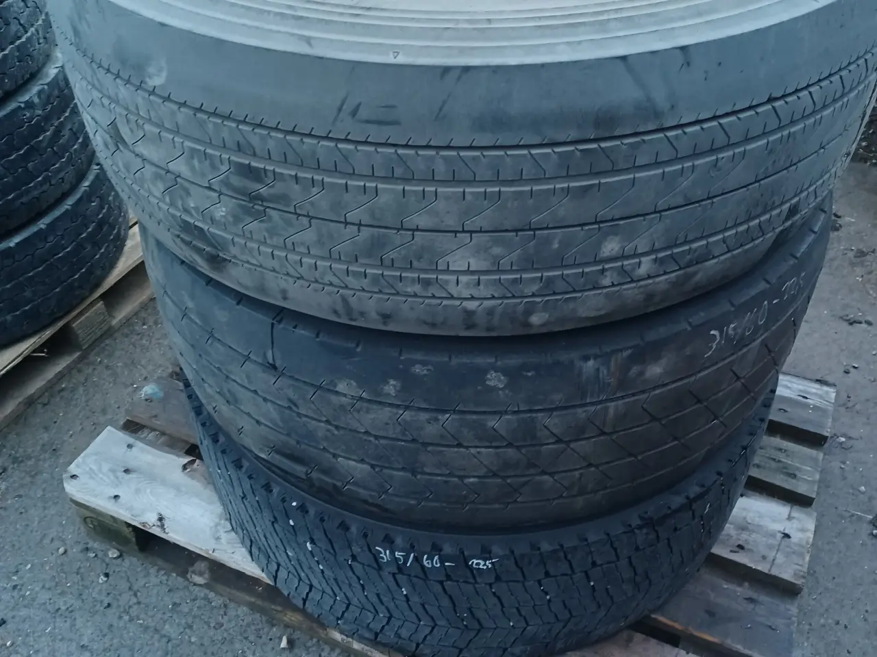 Billede 1 - 2 stk 315/60-22,5