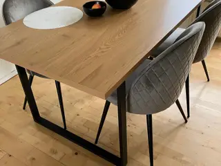 Spisebord + 4 stole