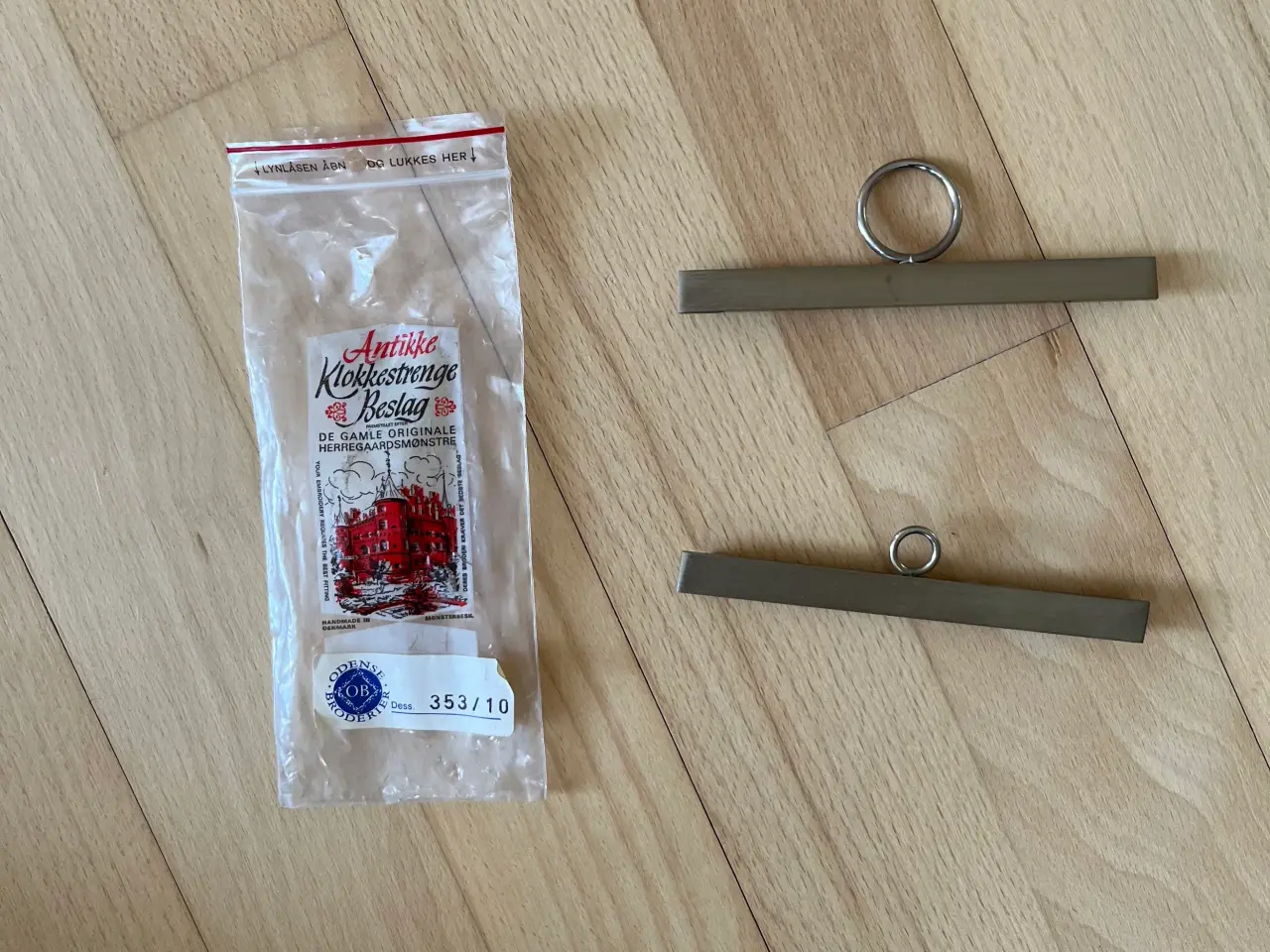 Billede 1 - Odense broderi klokkestreng beslag