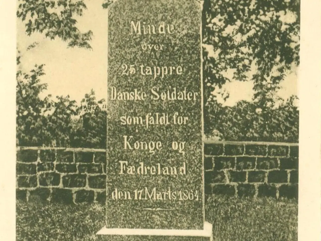 Billede 1 - Dybbøl Kirkegård 1923. Mindesten