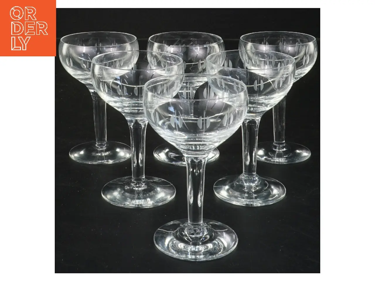 Billede 1 - Sæt med 6 glas med mønster (str. 6 stk Ø 6 cm længde 9,5 cm)