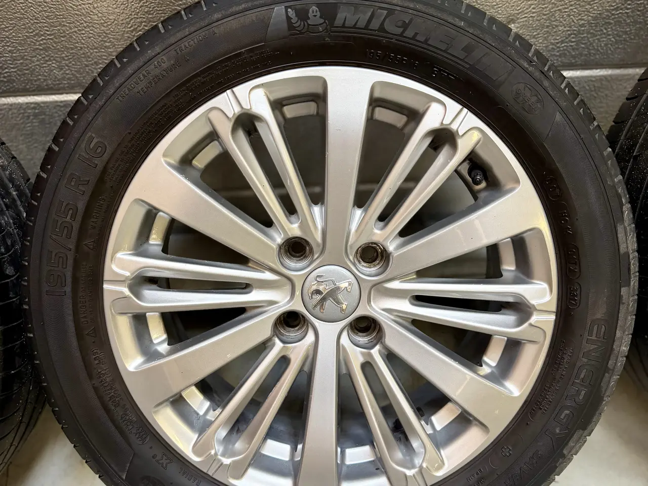 Billede 2 - Sommerhjul / dæk til Peugeot 208 195/55/16 - 16”