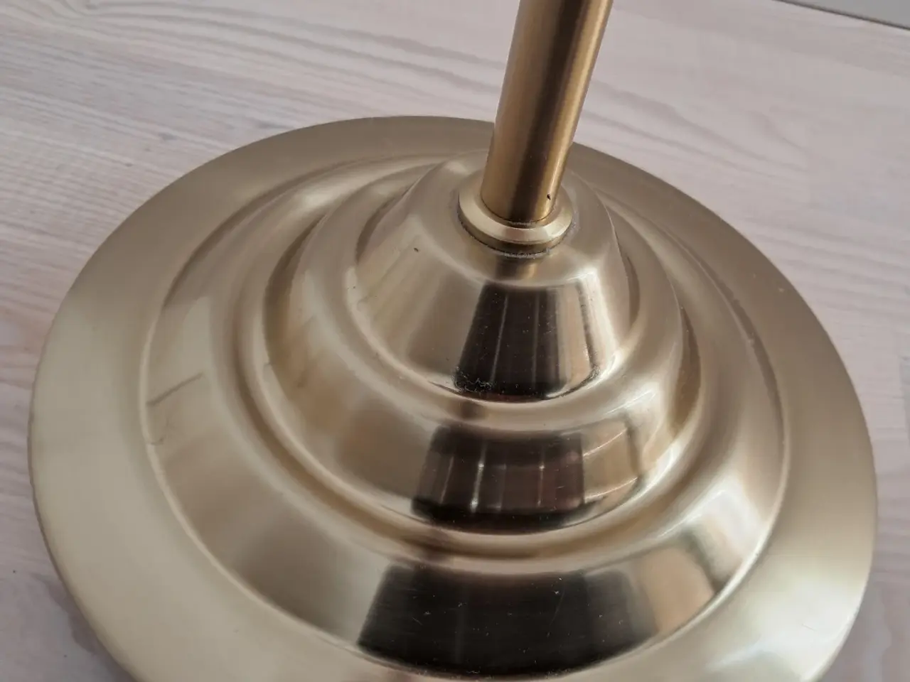 Billede 3 - Gulvlampe i messing, IKEA