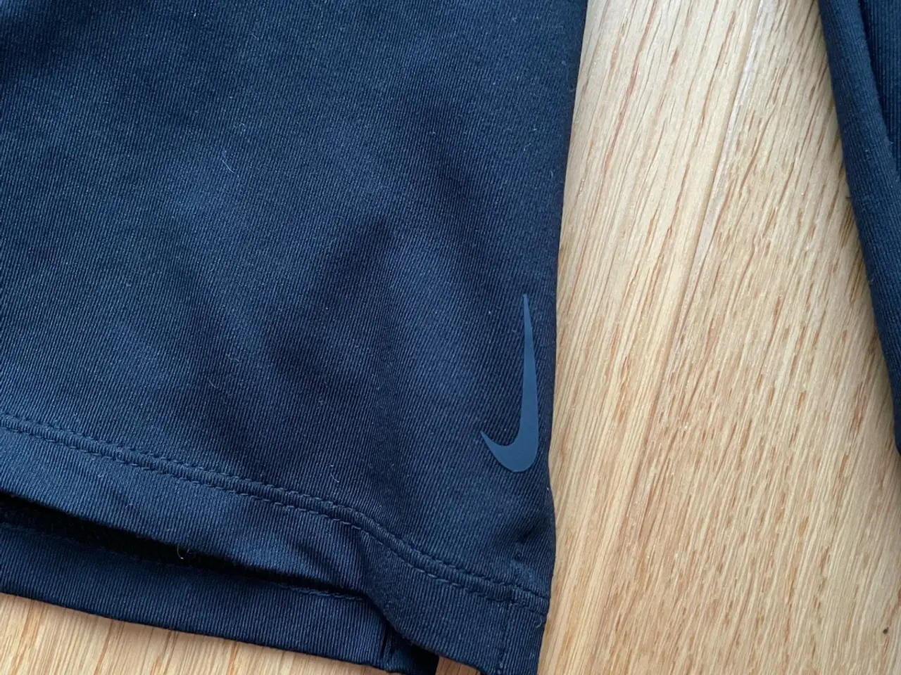 Billede 2 - Nike sportsbluse