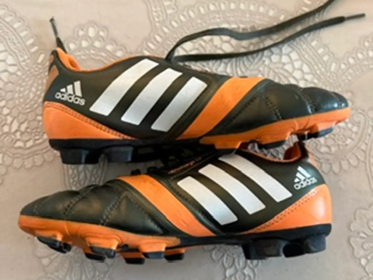Billede 1 - Adidas fodboldsko str 34