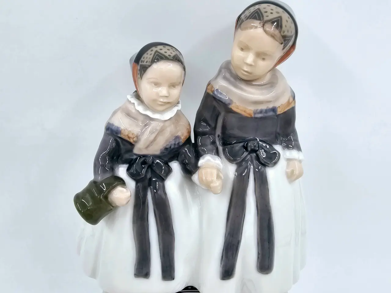 Billede 1 - Royal Copenhagen Figur Amagerpiger nr. 1316. sortering 2