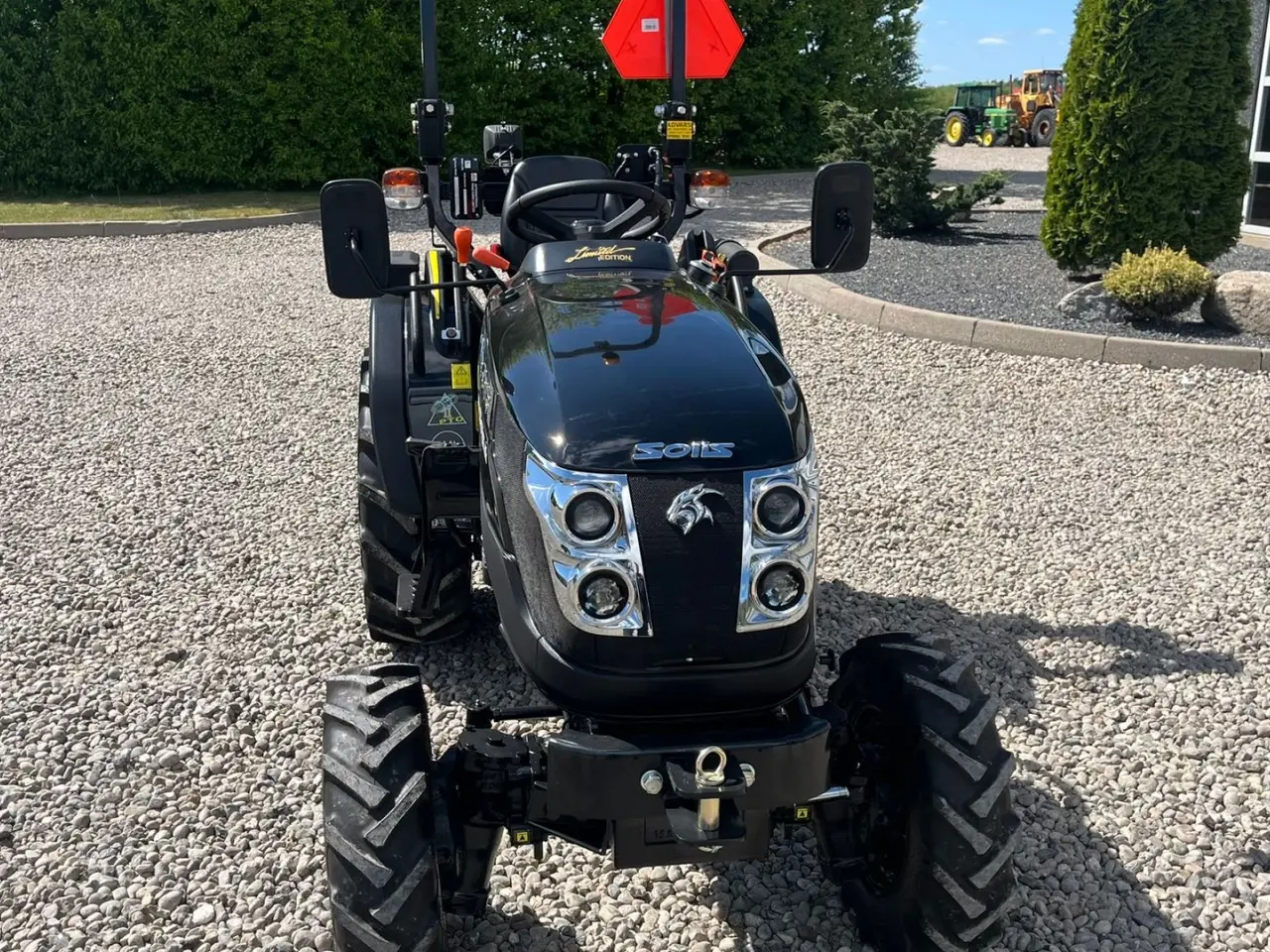 Billede 24 - Solis S26 Limited Edition i sort 6+2 Gearmaskine med Servostyring og brede traktorhjul
