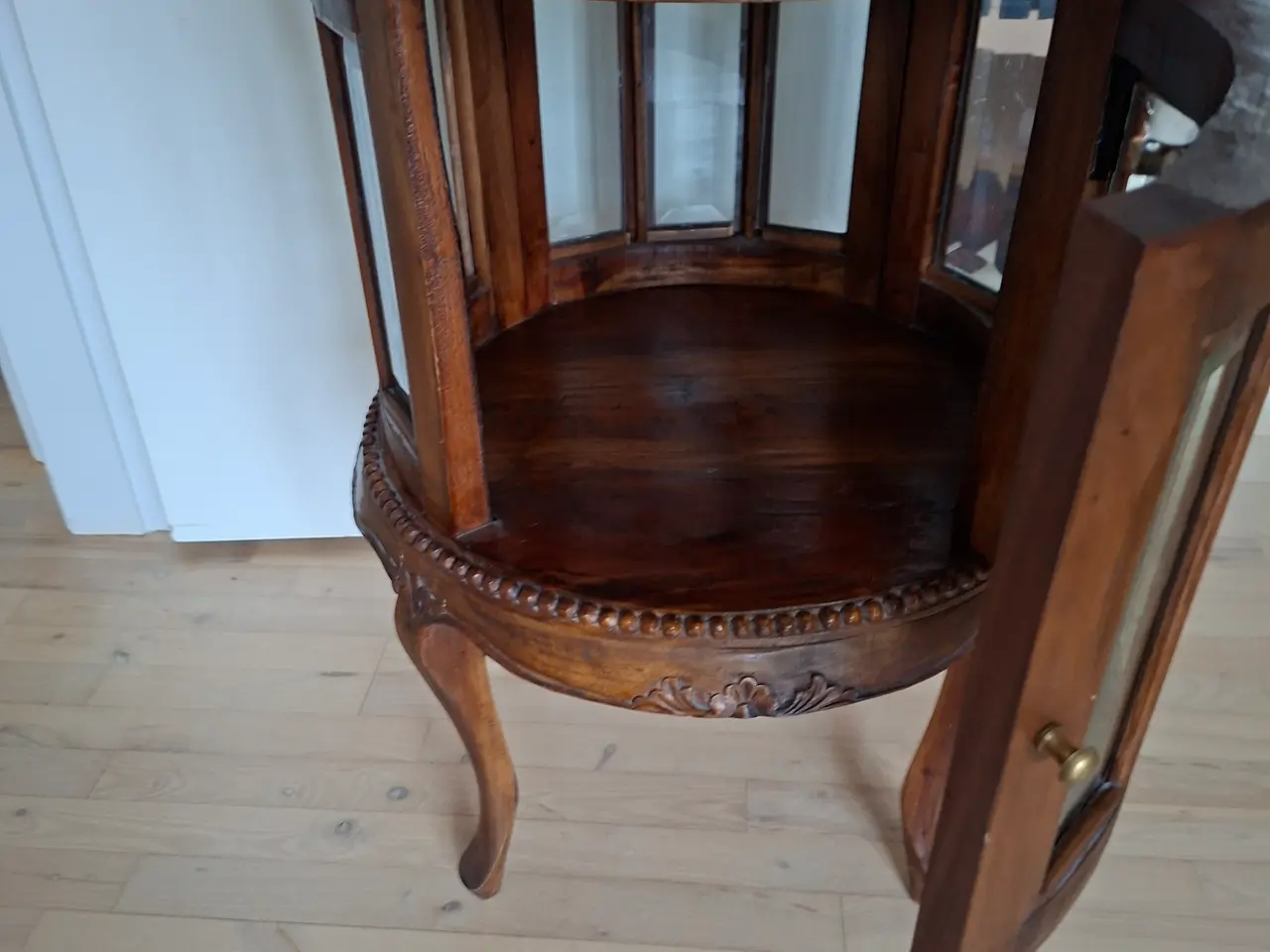 Billede 3 - Rundt Vitrine barskab Ø 50 cm