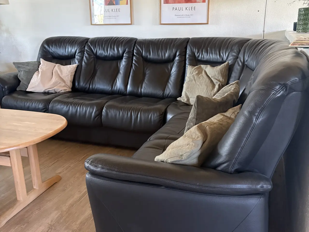 Billede 4 - RESERVERET - Flot sort hjørnesofa
