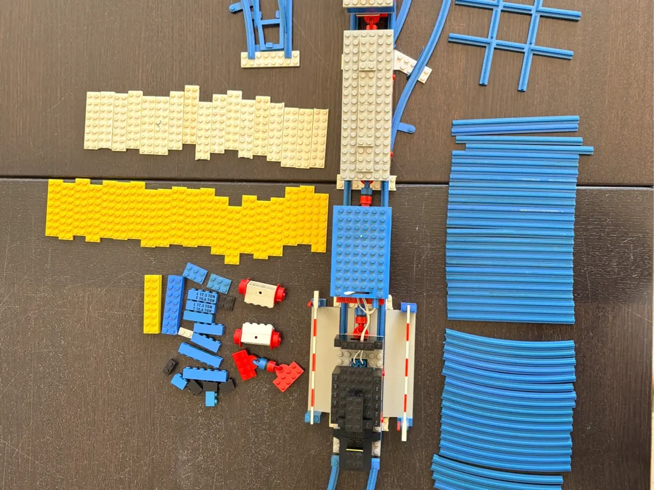 Billede 7 - LEGO 4,5V Tog, 1970 med motor, batterivogn m.m.