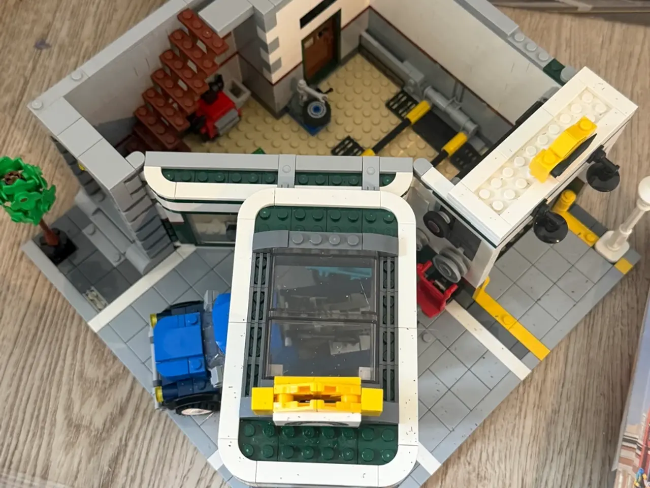 Billede 6 - Lego Creator Expert 10264 - Corner Garage