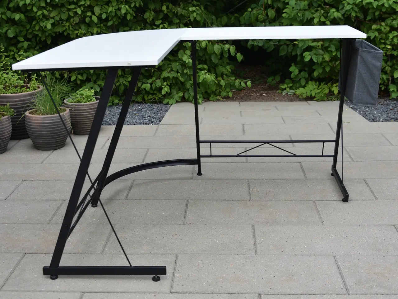 Billede 3 - Skrivebord/Gamerbord, hvid med sort stel