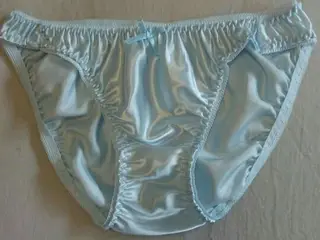 Trusser i Metallic look 