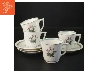 Sæt med kopper og underkopper Hjertegræs, Royal Copenhagen (str. 4 kopper Ø 8 cm 4 underkopper Ø 13,5 cm) fra Royal Copenhagen