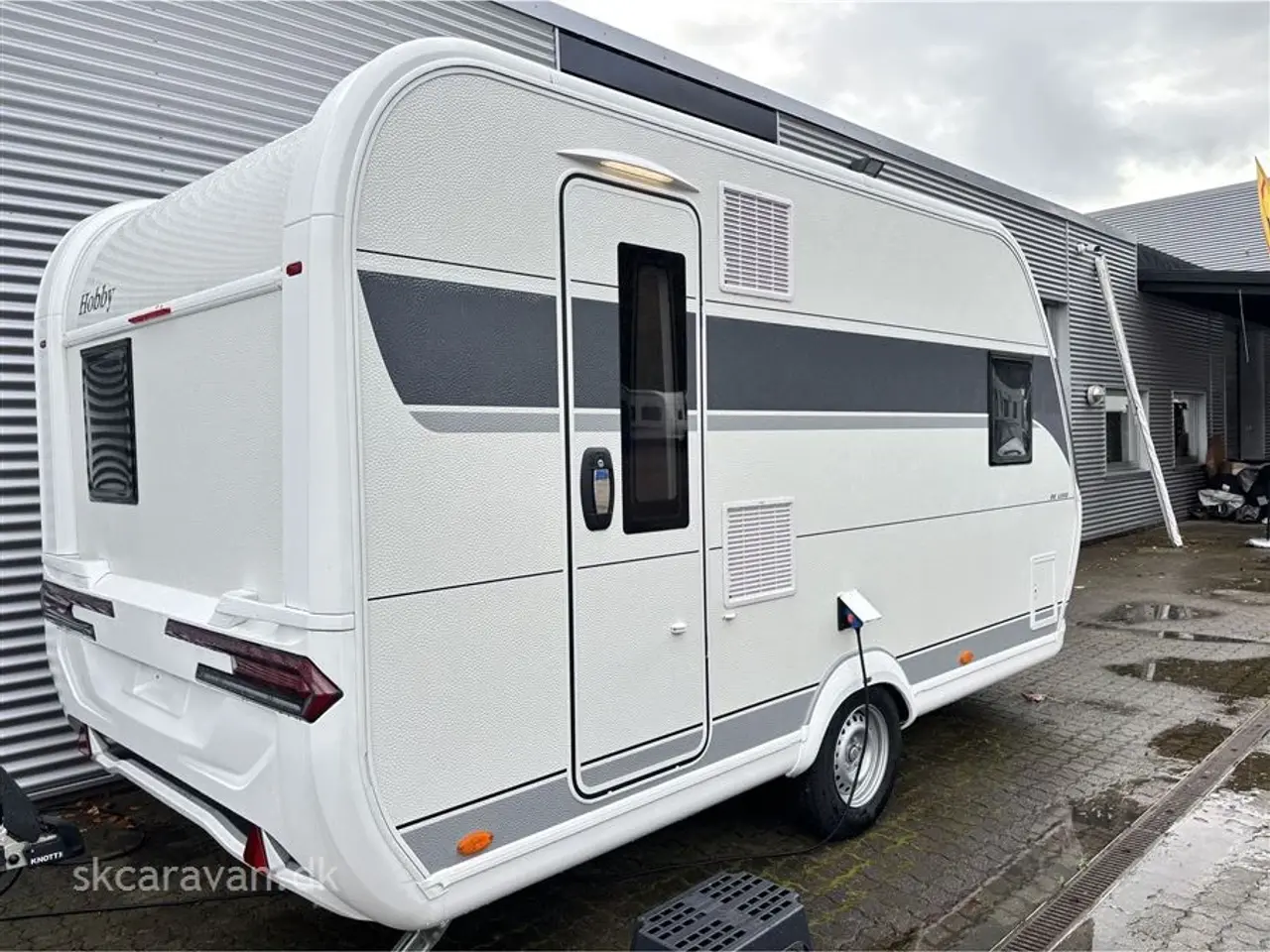Billede 2 - 2025 - Hobby De Luxe 400 SFE   Lækker mindre Hobby som el og Hybrid biler kan trække