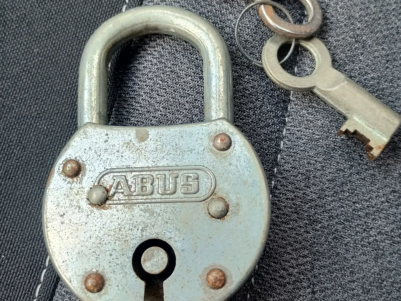 Billede 1 - Vintage hængelås. ABUS.