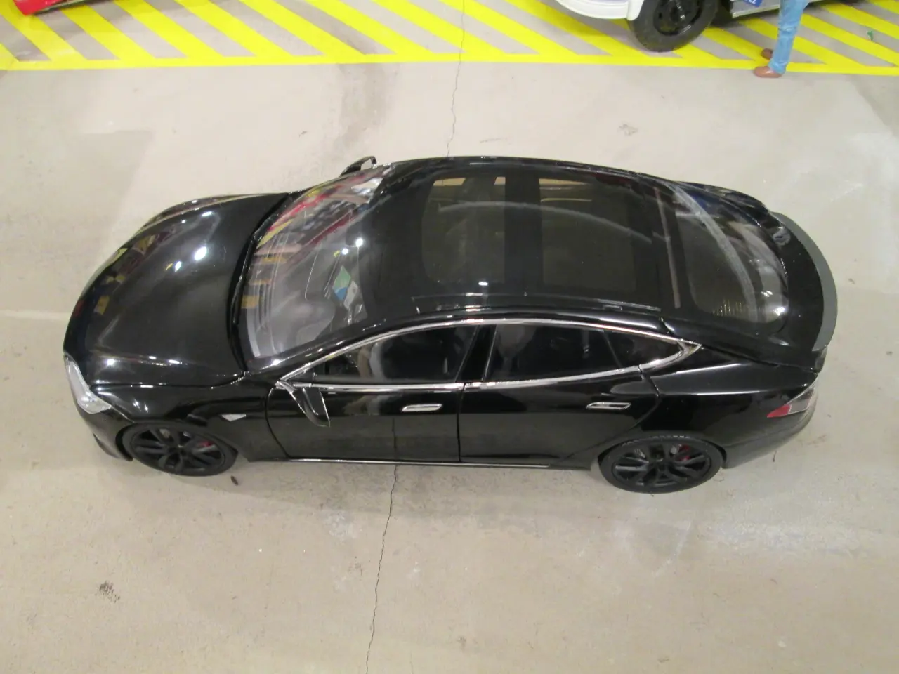 Billede 4 - Modelbil,,, Tesla model S 1:18