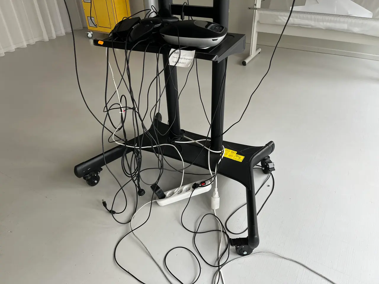 Billede 2 - 65* LG OLED Mødesetup m. Webcam og rullestativ
