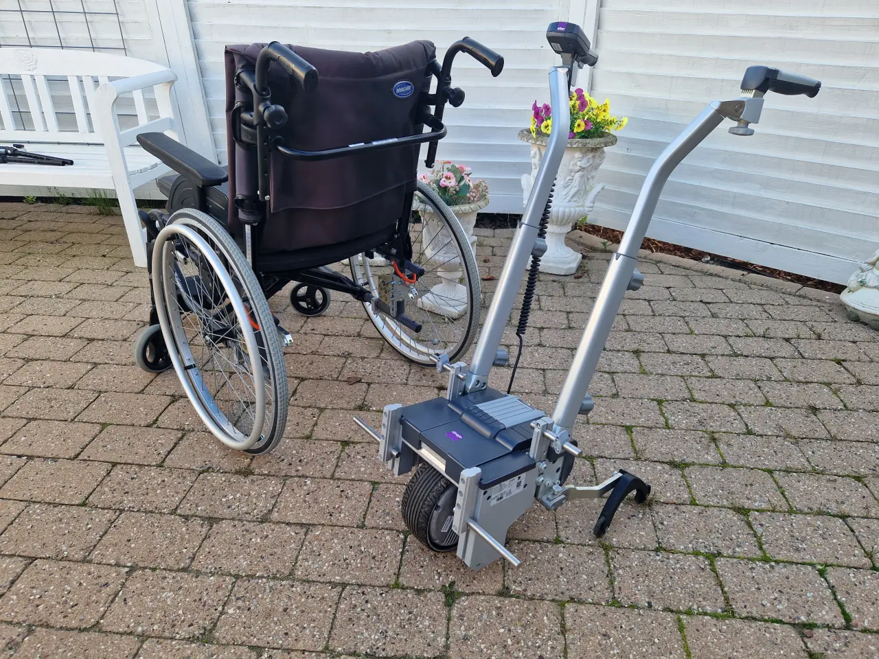Billede 8 - Invacare kørestol let brugt.