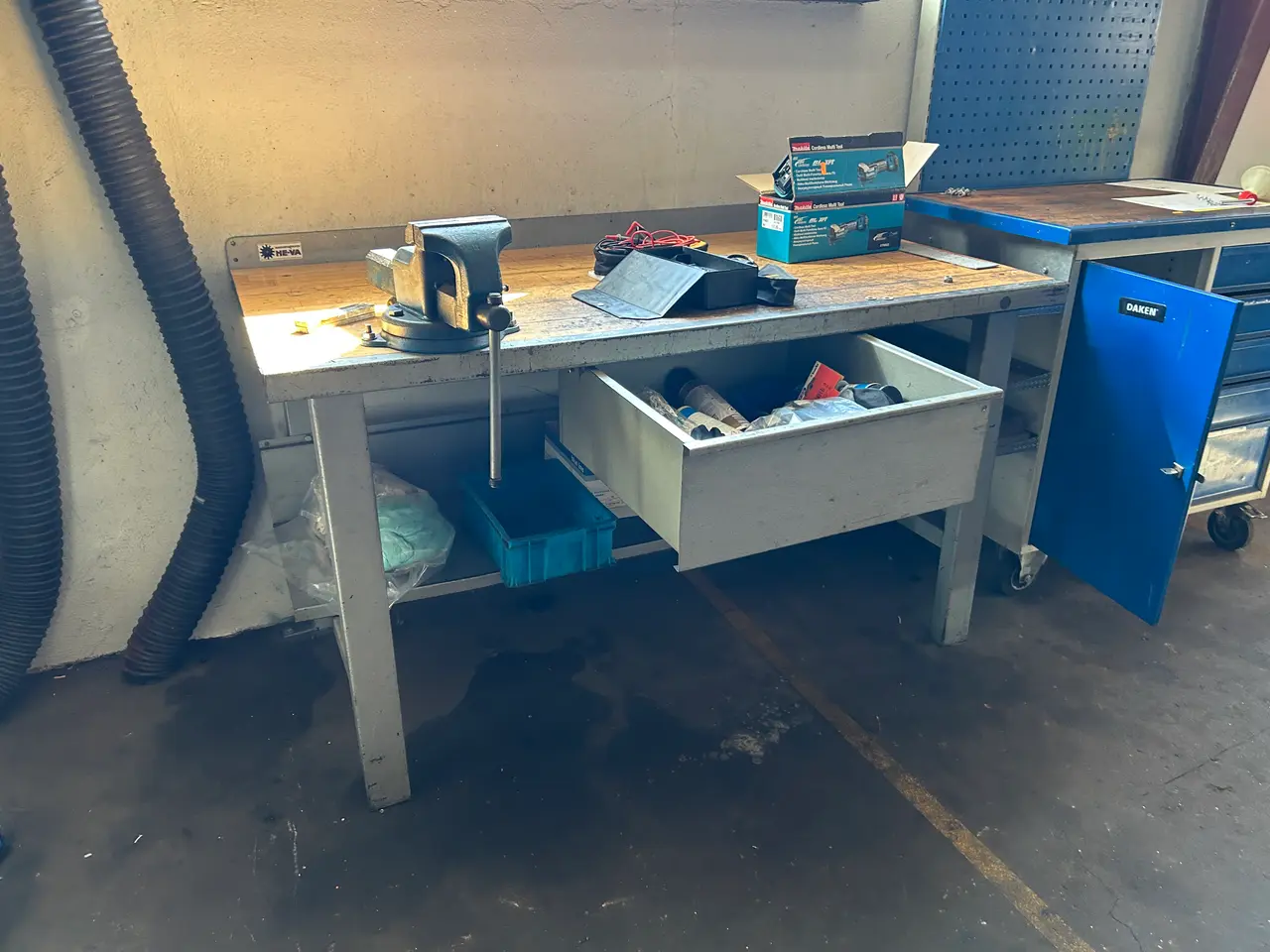 Billede 1 - Arbejdsbord uden indhold