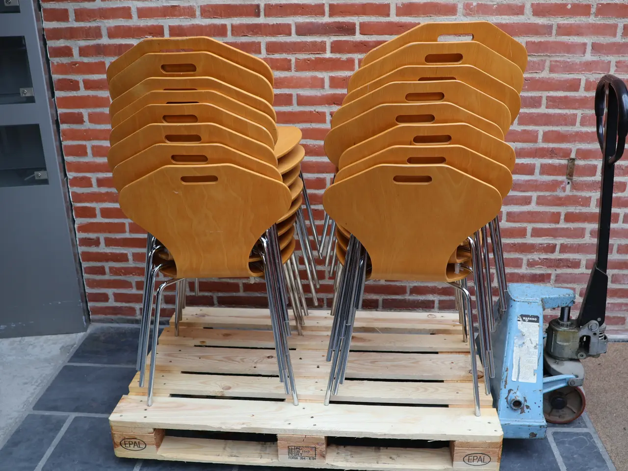 Billede 6 - 16 Stk Stabelstole i formpresset træ