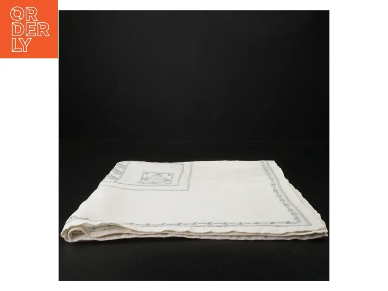 Billede 2 - Broderet hvid dug (str. 60 x 60 cm)