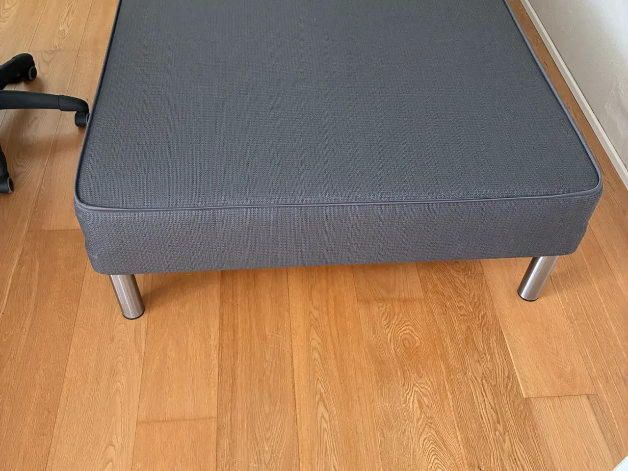 Billede 3 - Boxmadras med stålben. Meget lidt brugt.