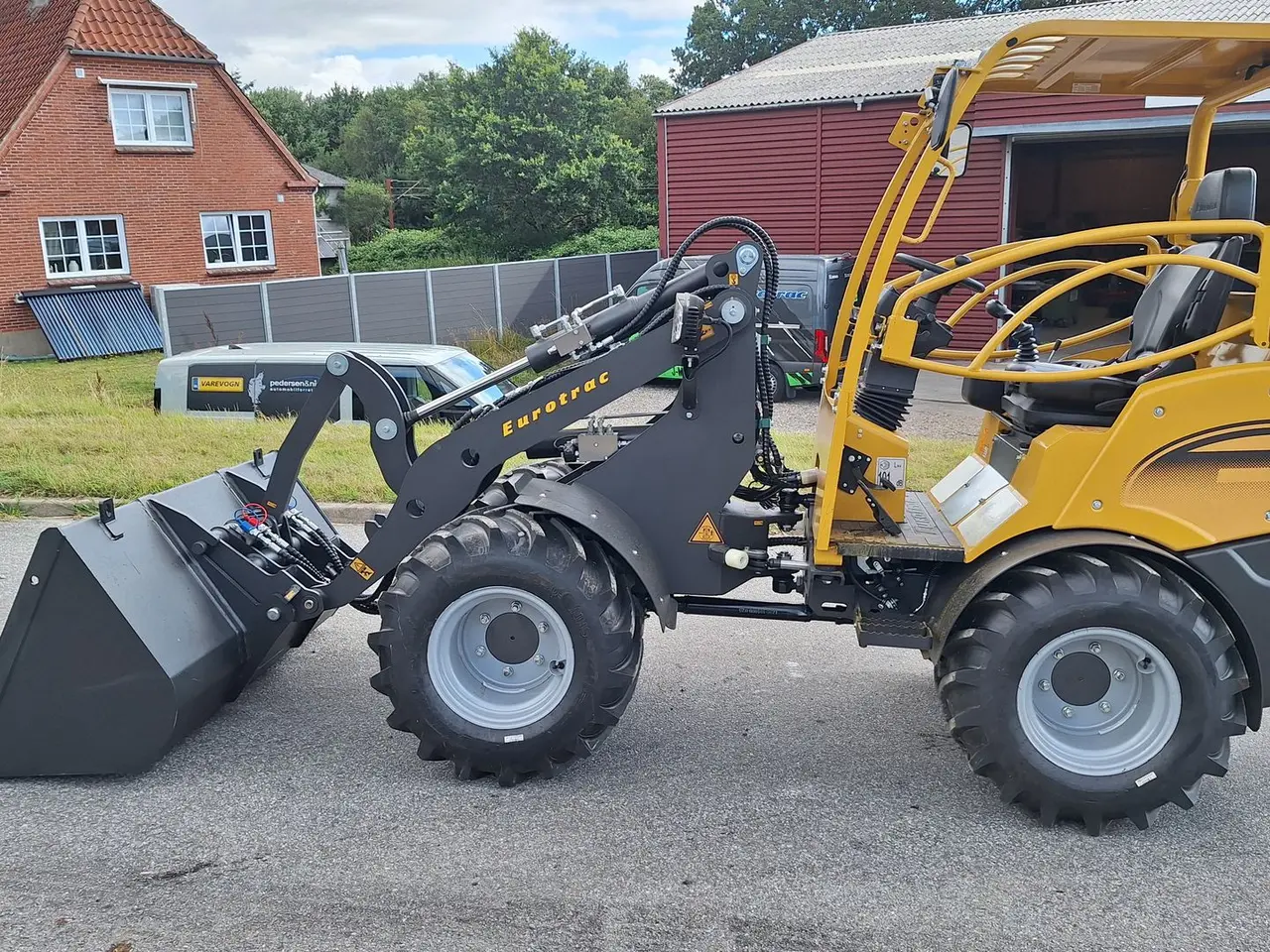 Billede 3 - Eurotrac W12S mellem tårn