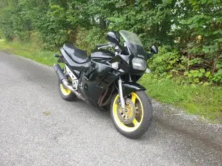 Suzuki GSX 750 F