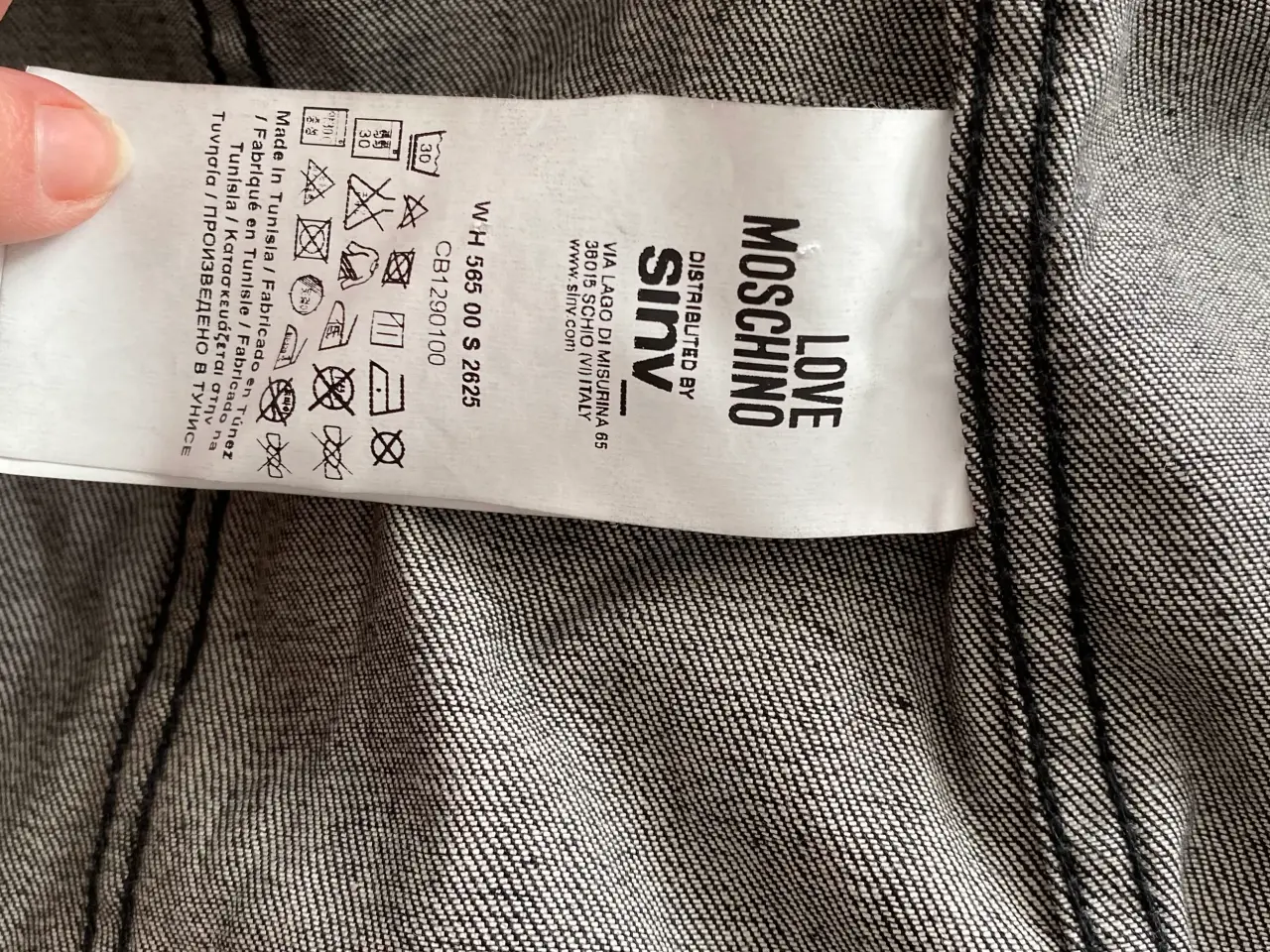 Billede 4 - Denim jakke Love Moschino som ny