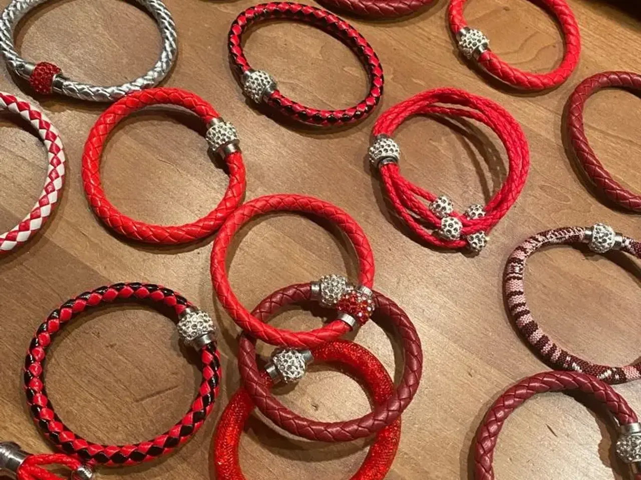 Billede 7 - Flotte røde armbånd