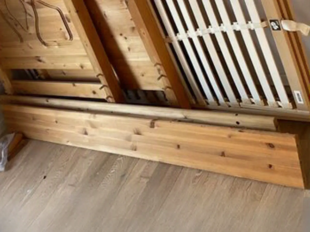 Billede 2 - MASSIV ENKELMANDSSENG 90 X 200
