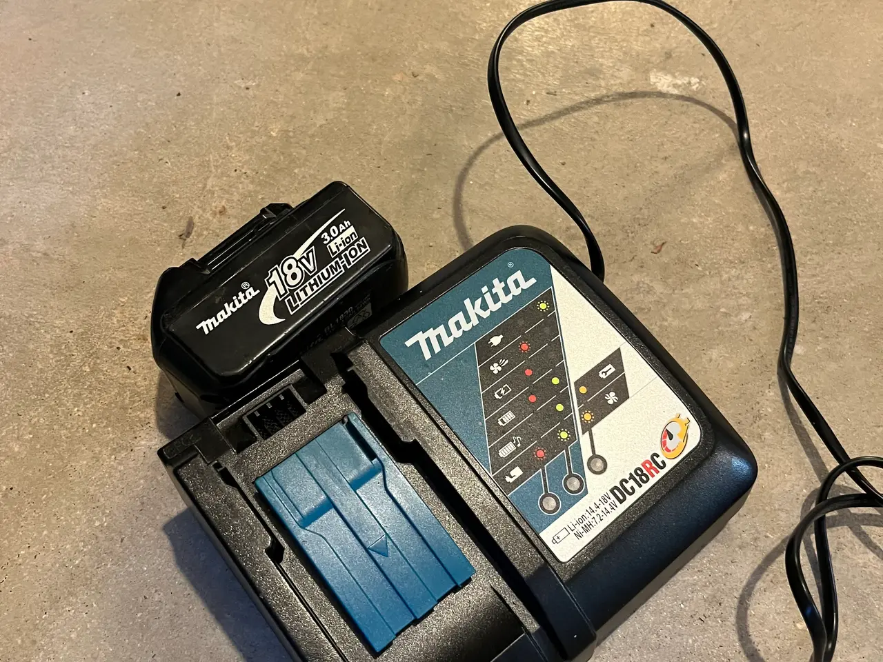 Billede 3 - Makita oplader og batteri