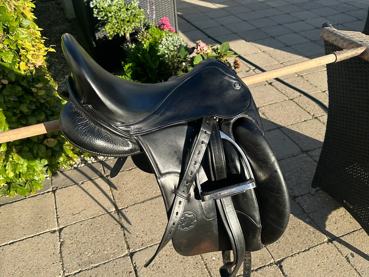 Billede 2 - Hennig Dressursadel 17" incl. tilbehør sælges