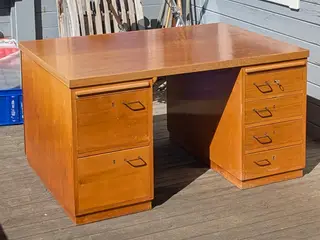 Skrivebord i lys eg fra 1940-50.