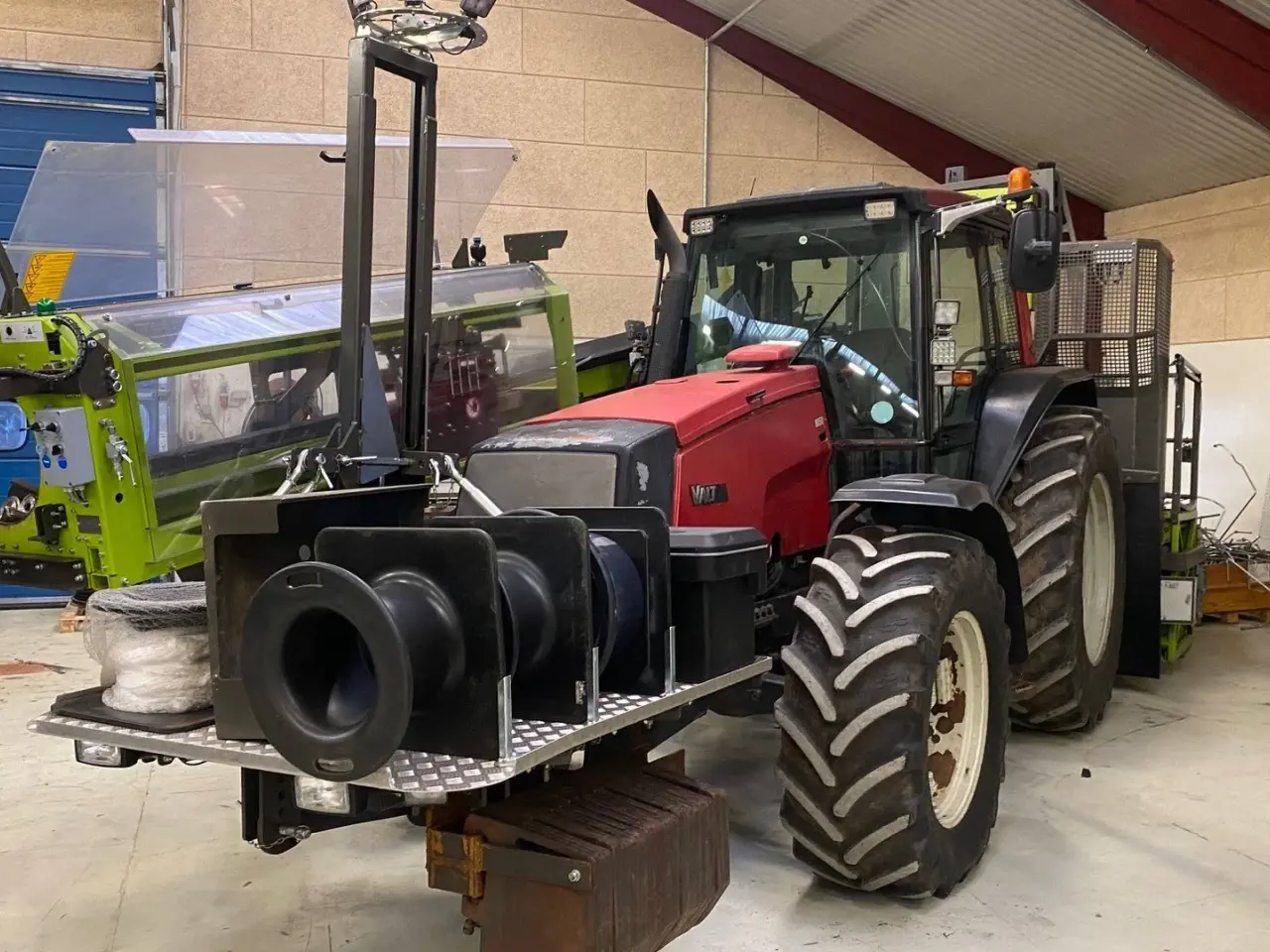 Billede 2 - Tree Tech Pakke og Netmaskine med bagmonteret elevator Komplet Tree Tech sæt med traktor