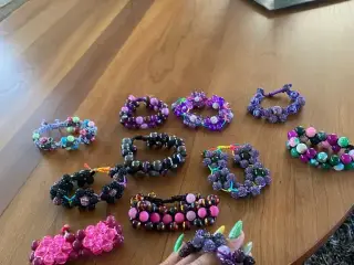 Nye knyttede armbånd