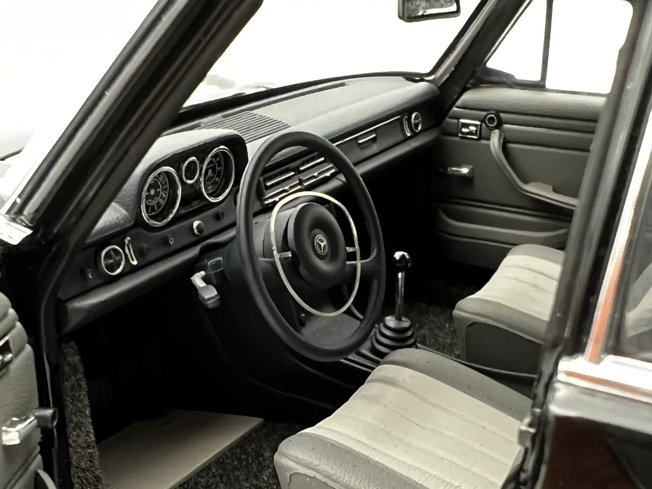Billede 7 - 1968 Mercedes-Benz 220D /8 AUTOart - 1:18