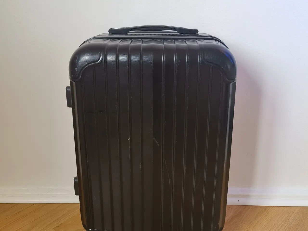 Billede 1 - Cabin bag / Håndbagage – Sort letvægtskuffert med 