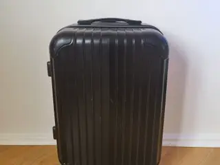 Cabin bag / Håndbagage – Sort letvægtskuffert med
