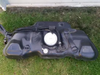 Fiat Punto. Benzintank.