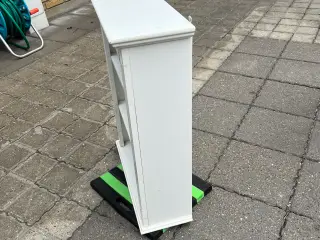 Lille vægskab.