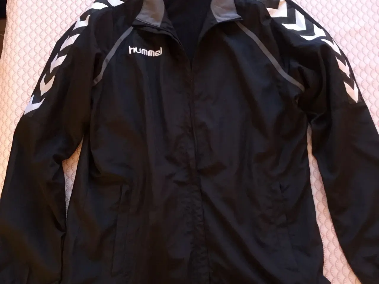 Billede 1 - Hummel sportsjakke str M