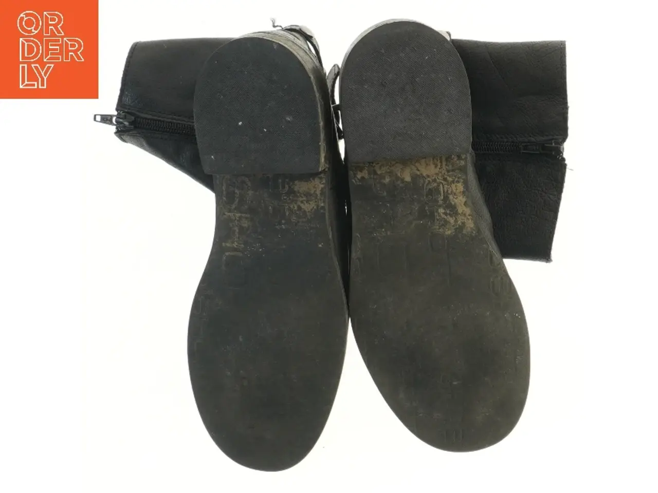Billede 3 - Sort læderstøvle med nitter (str. 28,5 cm)