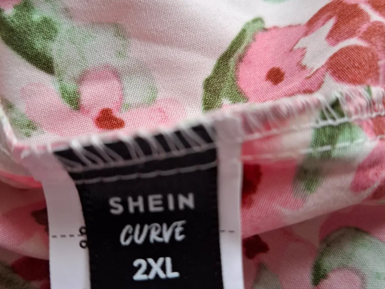 Billede 3 - Blomstret Bluse